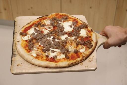 Pizza de botifarra ecològica i formatge